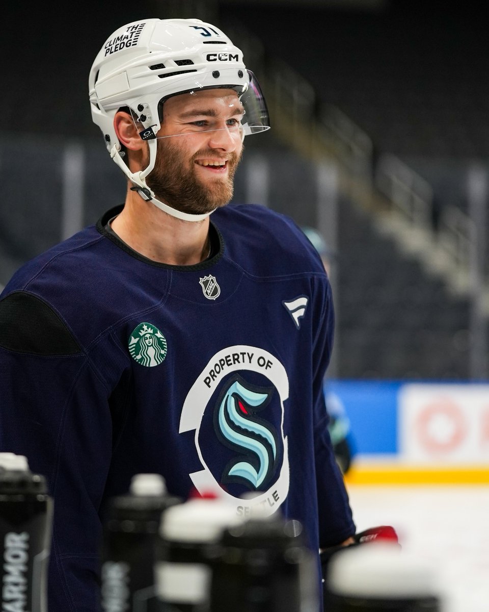 SeattleKraken's tweet photo. practice shenanigans 🤨 https://t.co/JsCYI24TER