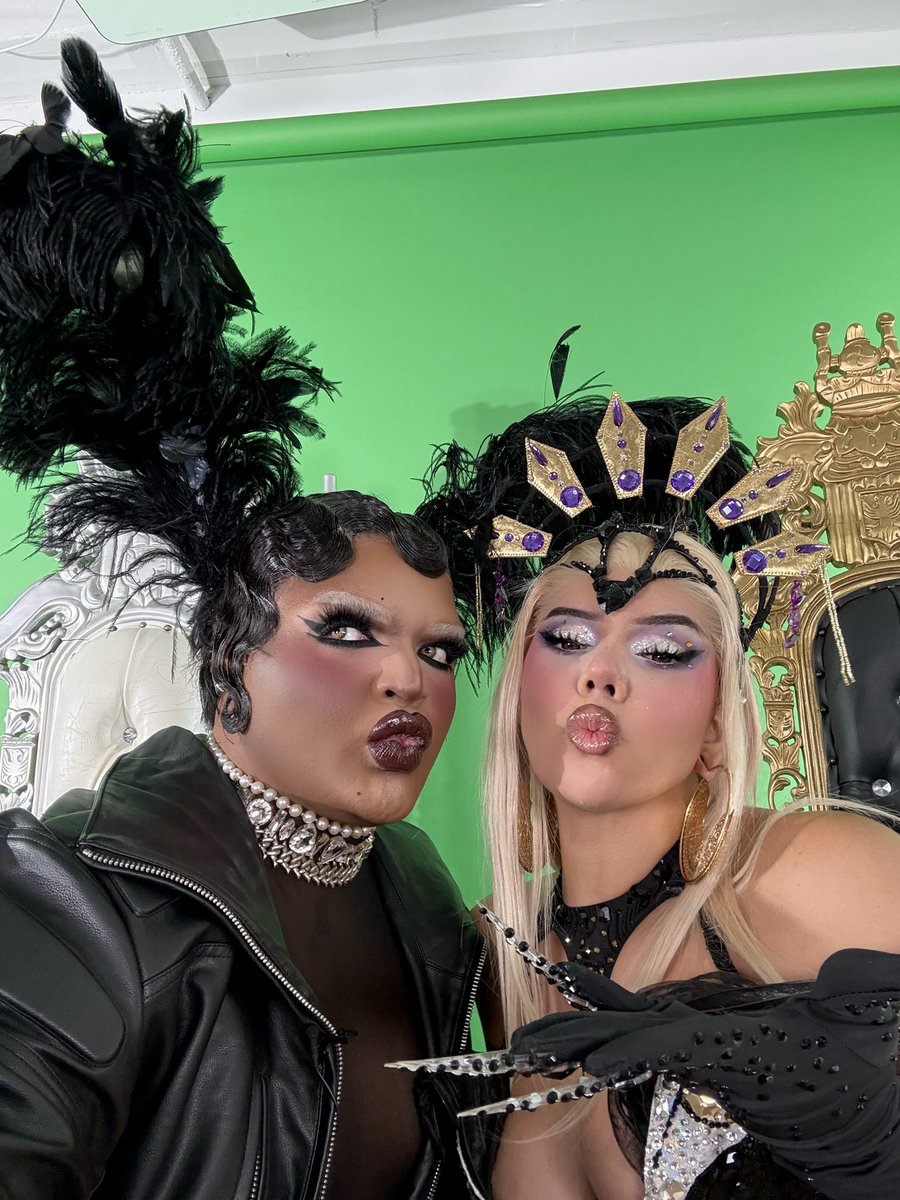 TheKandyMuse's tweet photo. BINGE QUEENS FINALE EPISODE OUT NOW! 🖤👑 @ajaoxum @WorldOfWonder 

https://t.co/fFUdk3clvy https://t.co/iraTNU59x9