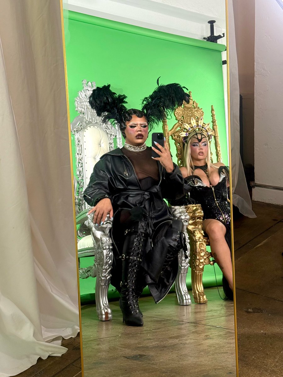 TheKandyMuse's tweet photo. BINGE QUEENS FINALE EPISODE OUT NOW! 🖤👑 @ajaoxum @WorldOfWonder 

https://t.co/fFUdk3clvy https://t.co/iraTNU59x9