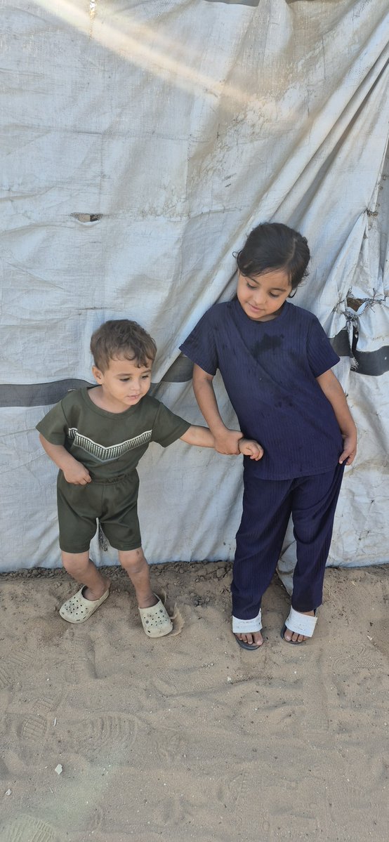 AbdallahQasem97's tweet photo. A race against time.. only 24 hours stand between us and safety! ⏳💔

​Another forced departure, another displacement.. I have to relocate my family and our tent to a new piece of land, but we need to raise $200 in just one day to cover the land rent, transport our belongings, and shelter our children.💔
​The amount might seem small, but right now, it is everything to us. Please don't hold back your support; a small donation or even a repost (RT) could be the reason my family is sheltered tonight.
https://t.co/SQ2JoTTq0V