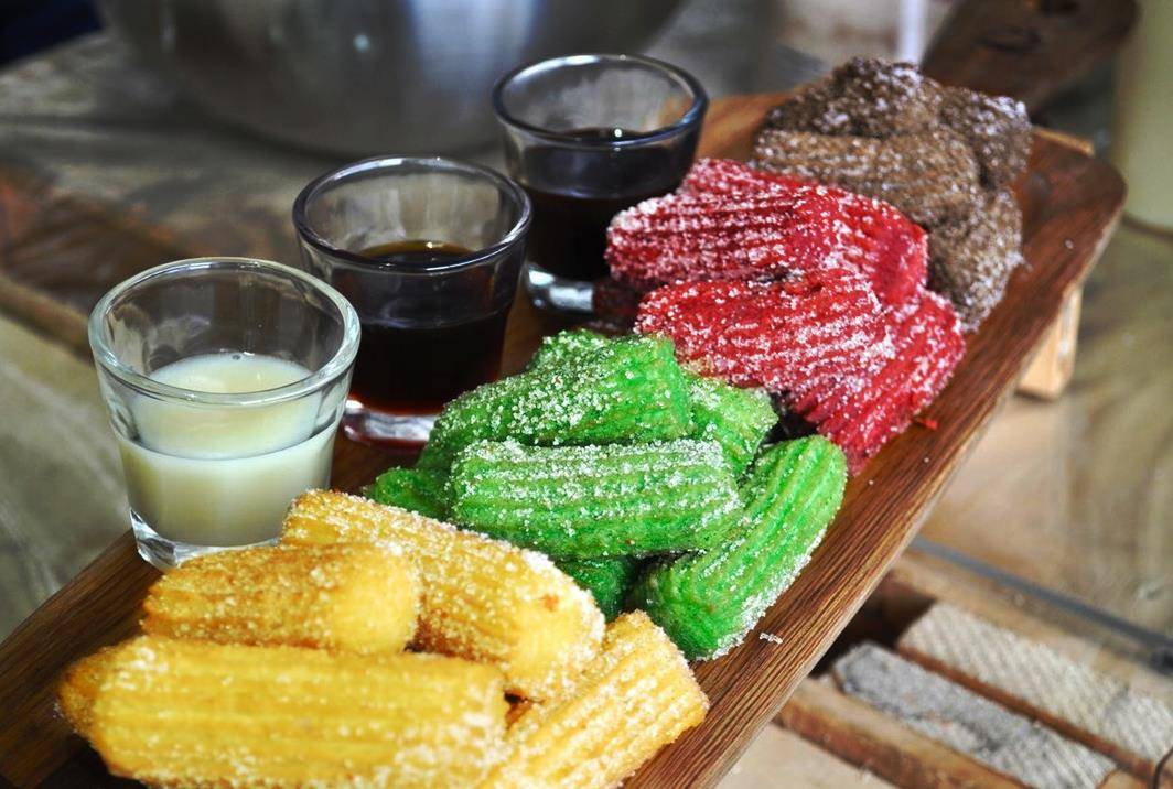 SummerLawsyz's tweet photo. Hoy me comí un churro crujiente con chocolate caliente, el mejor momento dulce de la semana.， https://t.co/KAa7cTmpge