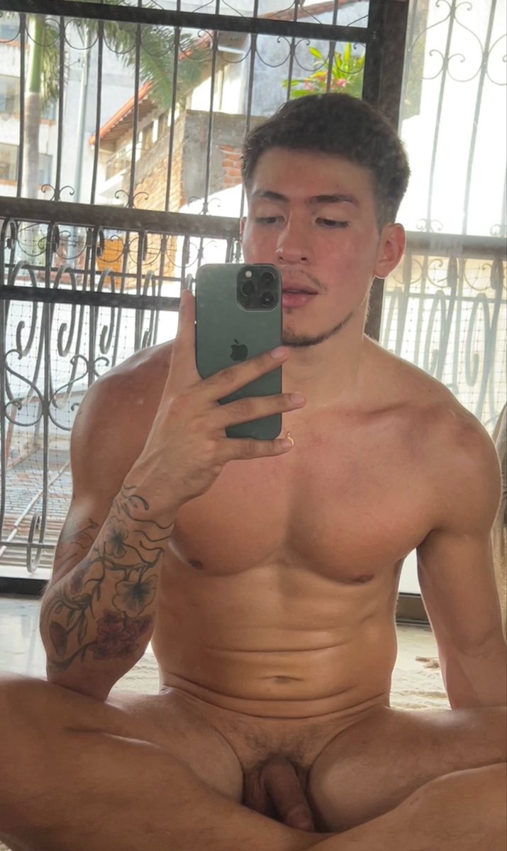 camilocordoba_'s tweet photo. Dirty mirror 🪞 https://t.co/9vI3fyu6Ek