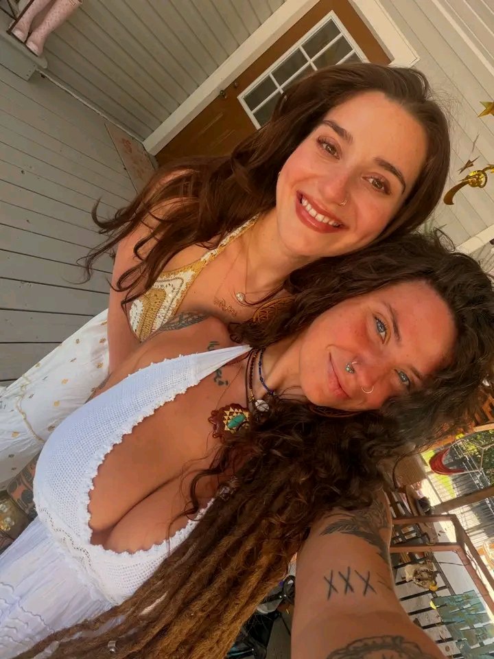Indicaflowersey's tweet photo. Can you handle two latinas? https://t.co/ac9nn2Cr6a