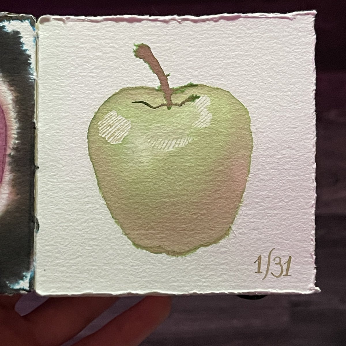 jagermeistres's tweet photo. 1/31 apple | яблоко 
каждый год я ОЧЕНЬ хочу делать и выкладывать зарисовки день в день, но…

…реальность, решает иначе:
10минут в автобусе
10минут пока варятся макароны
и 10минут перед сном для теста чернил
#inktober #inktober2026 #inktober2026apple https://t.co/vVM5qpwxC3