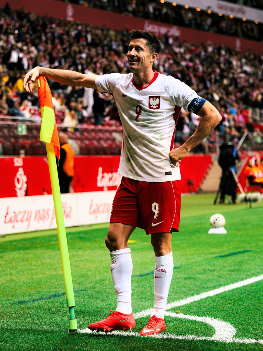 fifaworldcup_es's tweet photo. Robert. Robert. Robert. ⚽️

#CopaMundialFIFA https://t.co/Qz5bdgWNsQ