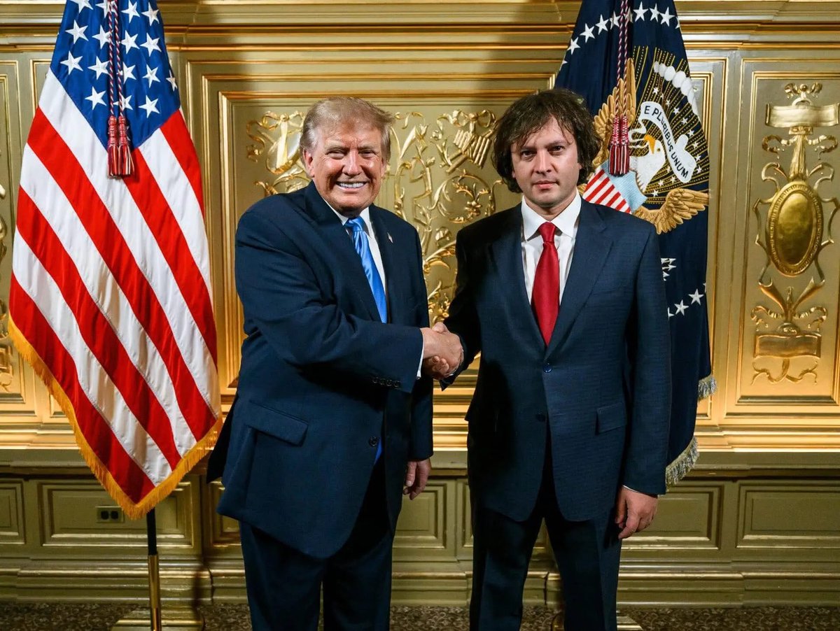 KamilDziubka's tweet photo. Fajne. Premier Gruzji też takie ma https://t.co/wsDqRUcVAI