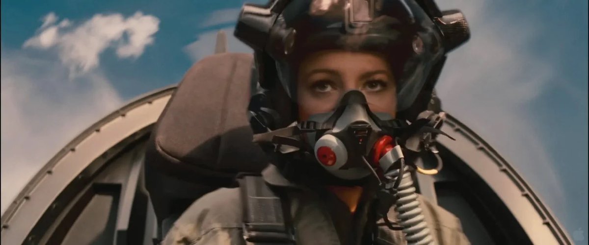 5p3ctacular's tweet photo. Kinda crazy that marvel was gonna start a cinematic universe with the 2011 Ms.Marvel movie starring Blake Lively https://t.co/8BupzjVgBy