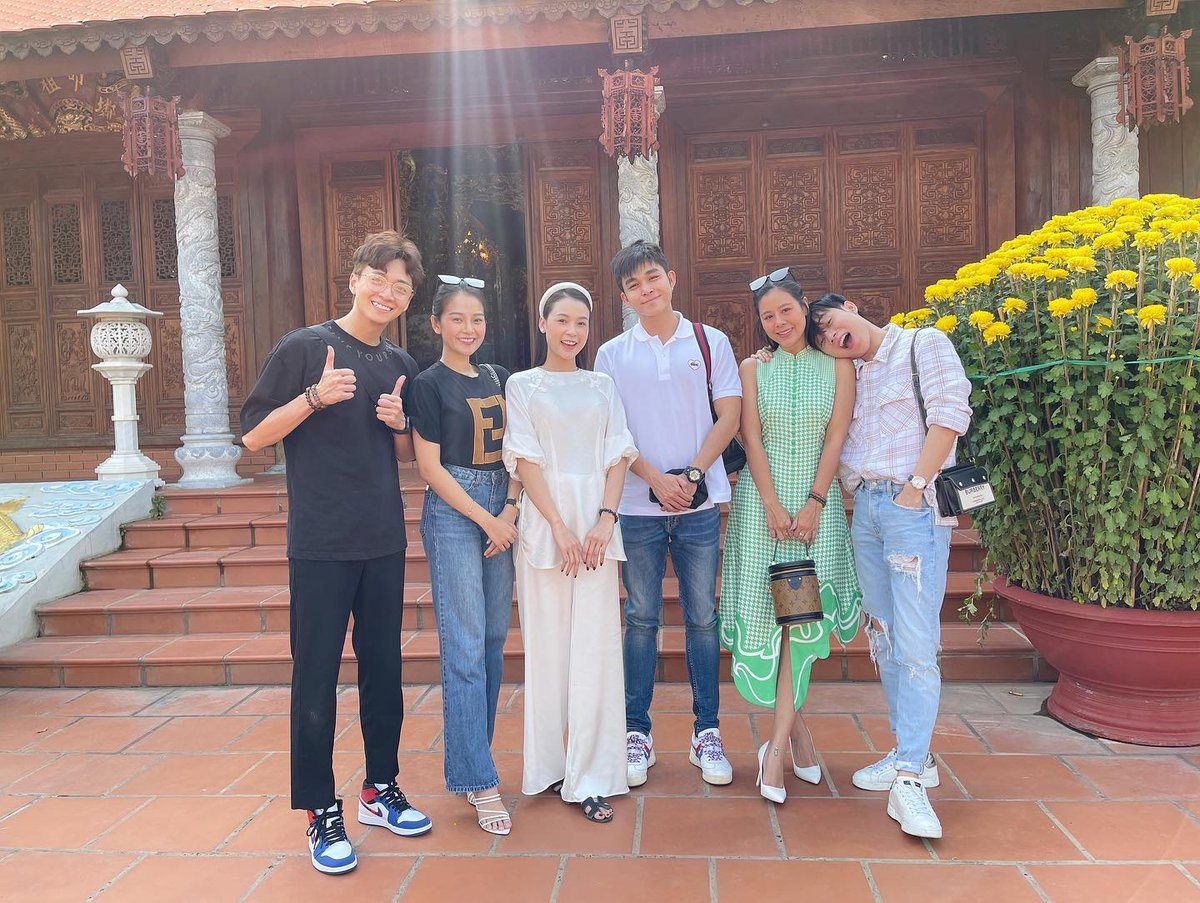 JaeHyske's tweet photo. Hello, lovely soul 💫 Always keep in mind that you’ve got a spark in you—let it light up the path ahead. ✨
MtKdzeXZ https://t.co/m9B32U6ewK