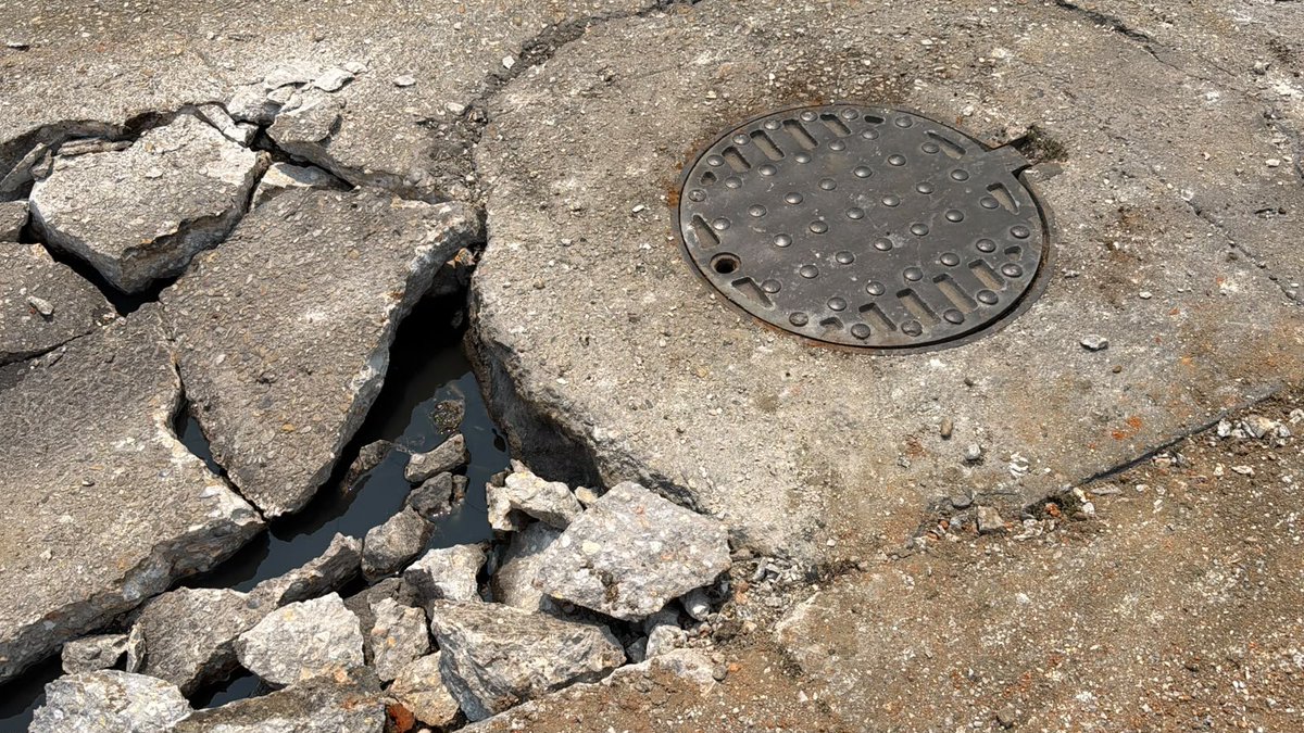 MasNoticiasRTV's tweet photo. #CMAS repara drenaje en el Centro de #Coatzacoalcos
✍️Enrique Burgos
Más información 👇
https://t.co/6zEDdmmz1z https://t.co/cAOJeZpv6d