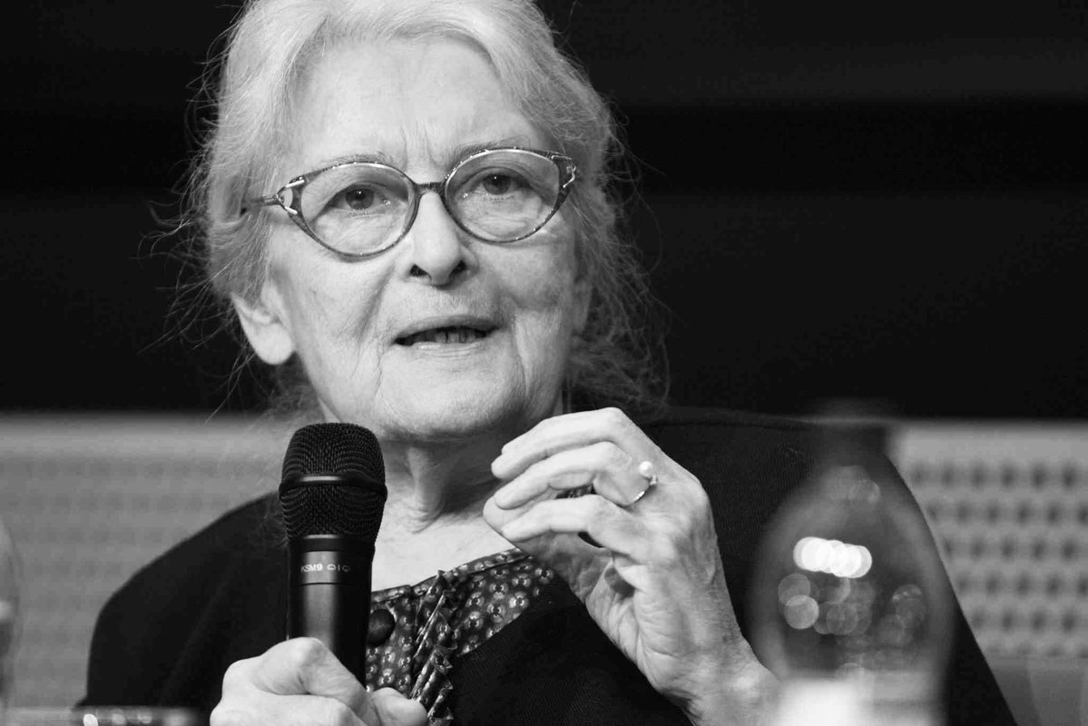 ayrintiyayinevi's tweet photo. “İster sevelim ister sevmeyelim. Marifet sevmediğimiz insanların da haklarını korumaktır.”

Prof. Dr. Ioanna Kuçuradi
(4 Ekim 1936 – 2 Ekim 2026) https://t.co/RBjpJZeIjE