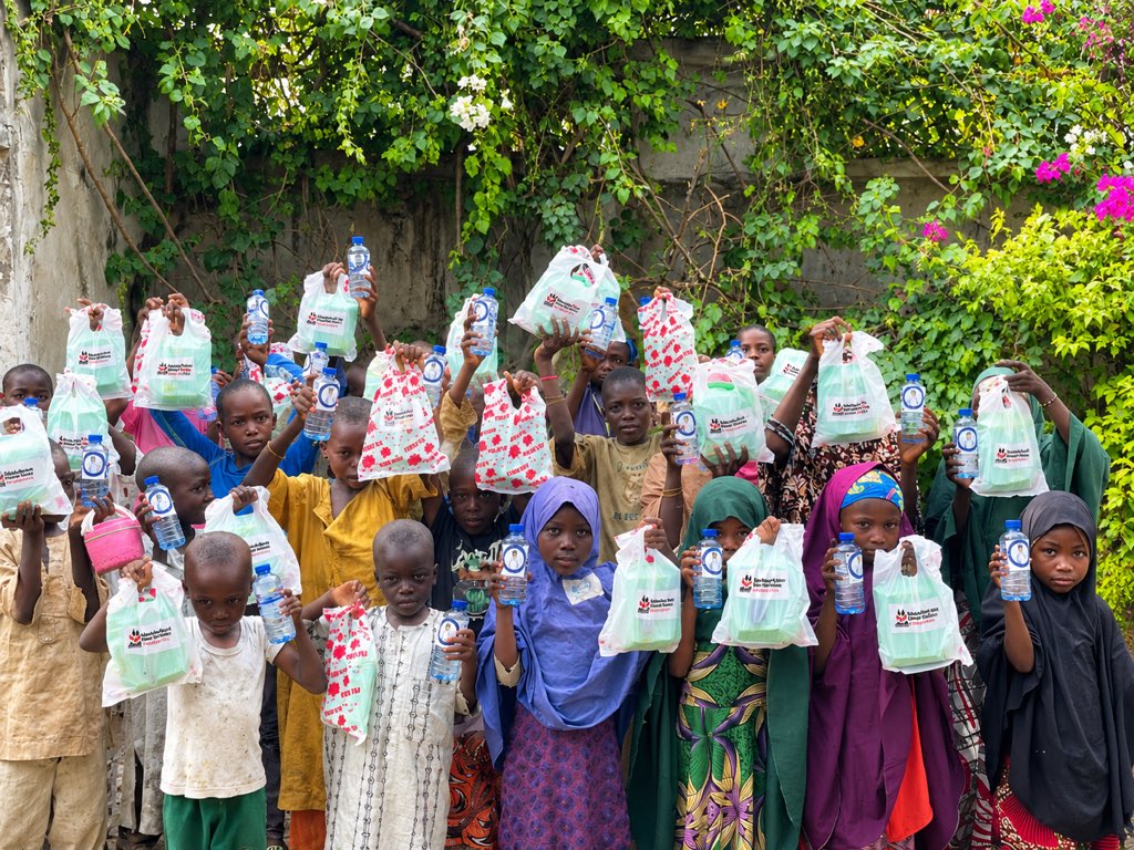 HonAishaA's tweet photo. Making a tangible difference in Zamfara Central, Zamfara State, Gusau Area Tudun Wada Sadiqu Sadiq.

Abdulhafeez Umar Gusau Foundation and Aisha Abdulkadir Yusuf Special Needs and Out-Of-School Children Foundation joined forces to distribution mosquito nets and food essentials. https://t.co/9Za0sPffL8