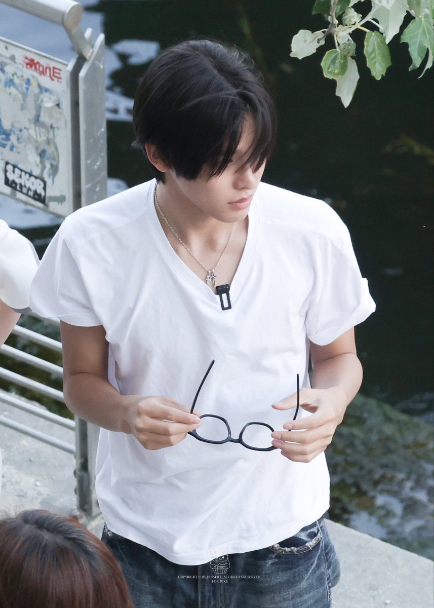 fukuiromance's tweet photo. 가진게 너무 많아서 이만큼 덜어내도 max인 남자 https://t.co/emVj22tGHn