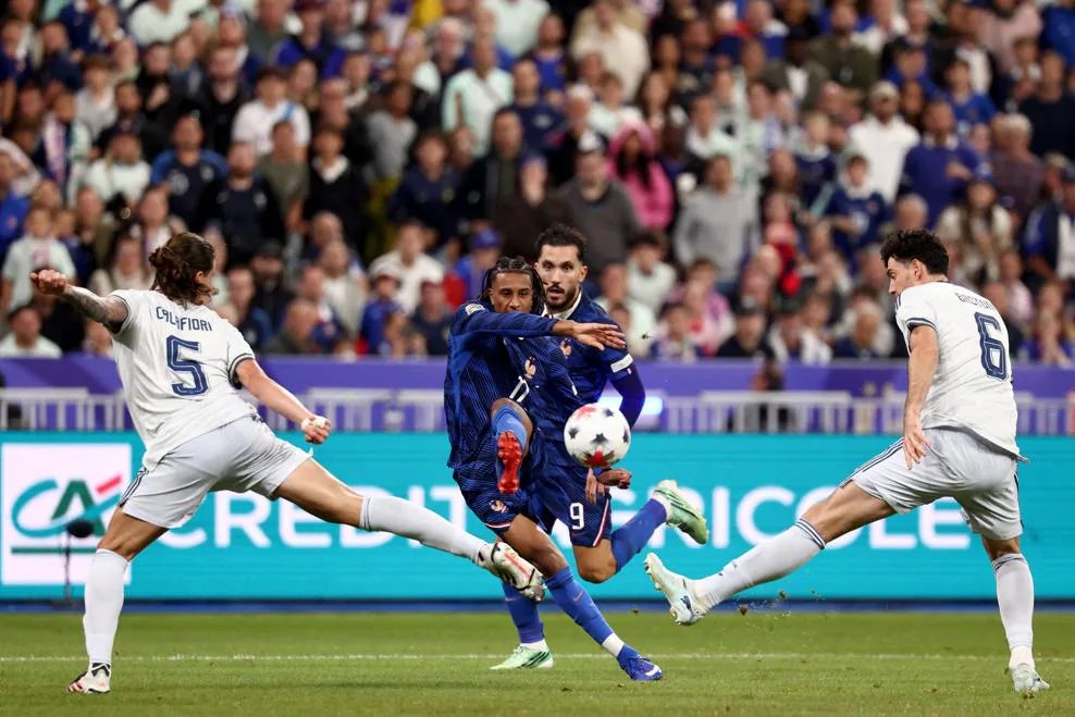 Mhxbeyond's tweet photo. 🥅 | Nations League Last: Poland hammered Romania 6-0 light up Group B4. France and Italy fought tense 1-1 Stade de France, keeping Les Bleus top A1. Belgium crushed Türkiye 3-0, while Northern Ireland stunned Ukraine 3-0 away. Group C stayed tight across board. #MHXbeyond #NationsLeague
