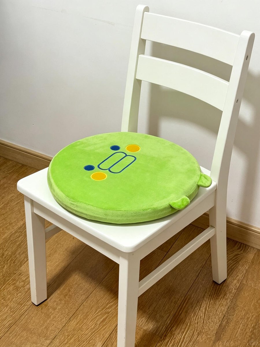 TamaPalace's tweet photo. what if we both farted on the Kuchipatchi cushion?

#tamapalace #tamagotchi #tmgc #tamatag #virtualpet #bandai #kuchipatchi https://t.co/1KkbSIi6r9