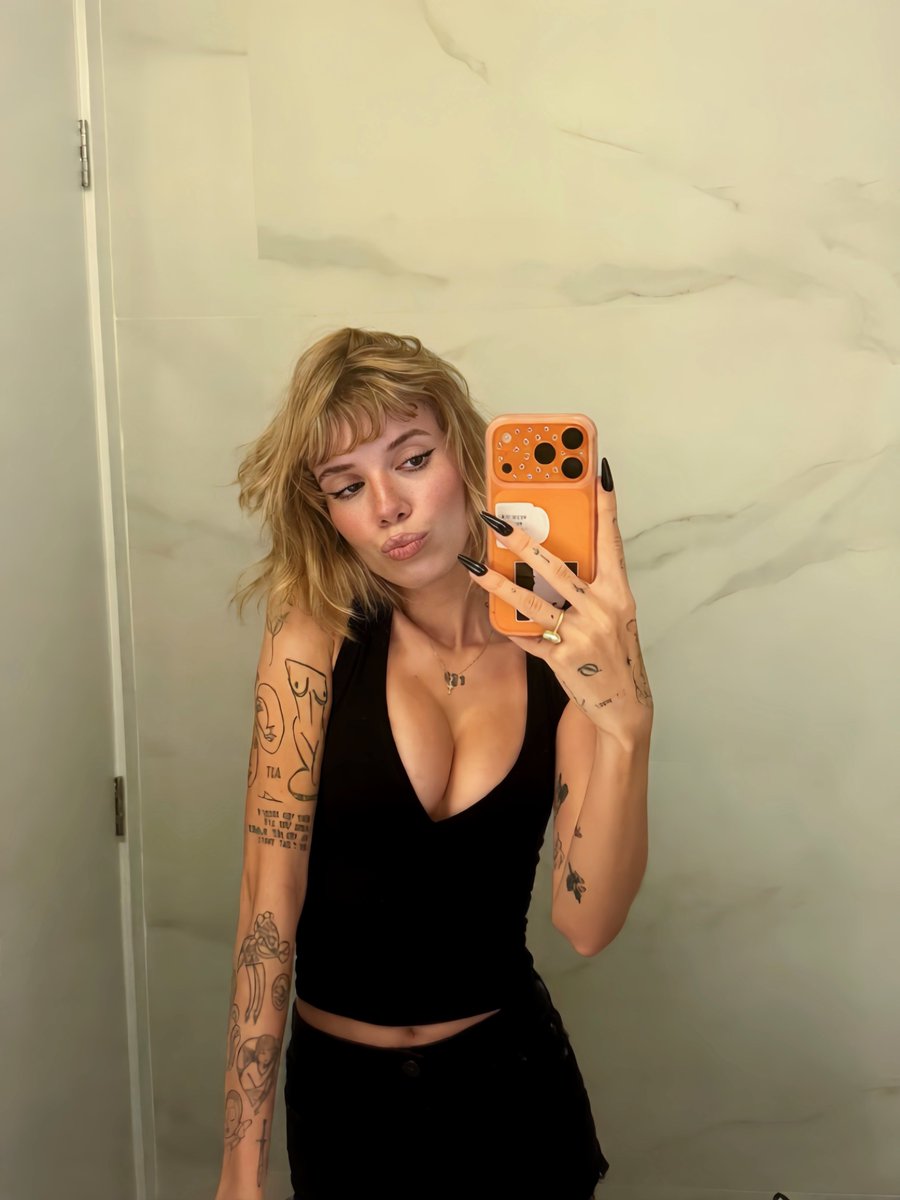falling4frida's tweet photo. Be honest … Could I pull you ?? https://t.co/vZ5KrV8wD9