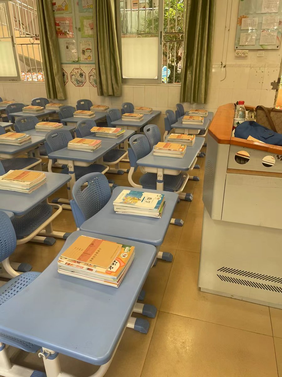 AmyLaytonkong's tweet photo. Nuevo semestre empieza! Nuevos retos, nuevas metas, adelante y a por todas! https://t.co/d4aV5ZpgMp