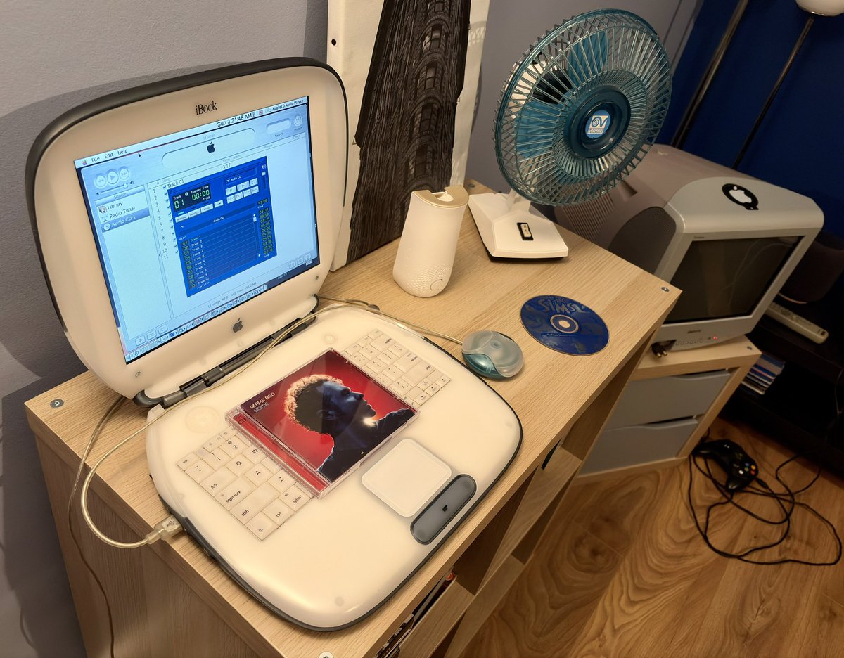 SamGate360's tweet photo. 2000 #Apple #iBook G3 (#SpecialEdition) in #Graphite. I brought this on #eBay in 2013 for £30 and was in such mint condition like it was made that year. I had just started #Collage at 16. I #updated it from #MacOS 9.1 to 9.2.2 via #USB installs. It now plays the #Sims for #Mac https://t.co/GVs5wj04rB