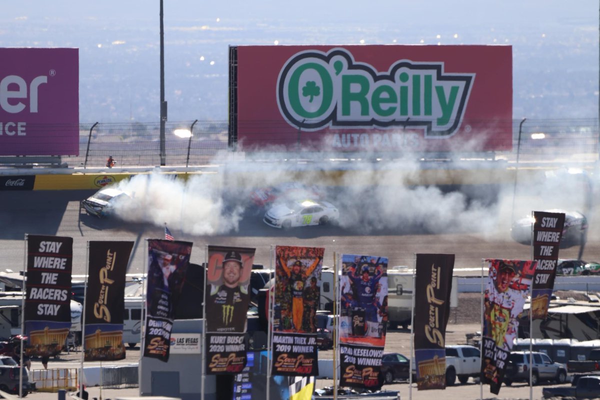 elguerolanchero's tweet photo. #archives #NASCAR #LVMS #Southpoint #Budweiser #crashturn2 Heading out to the LVMS this weekend see if we can capture more action shots like these! https://t.co/Ncjw8yauBj