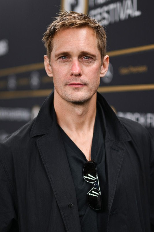 popbuzzz_'s tweet photo. Alexander Skarsgård is proof that God doesn’t rush perfection. https://t.co/hP0u1aQ0gw