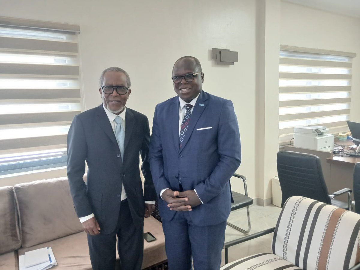 oms_benin's tweet photo. Le Représentant de l'@oms_benin a échangé avec la nouvelle équipe de l’Autorité de régulation du secteur de la santé.
Objectif : renforcer leur partenariat pour un système sanitaire moderne et durable au #Bénin🇧🇯, axé sur la qualité, la digitalisation et la sécurité des soins. https://t.co/or9aByluSi