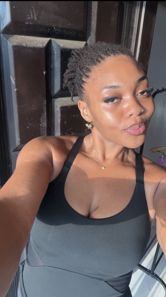 ms_annabell's tweet photo. Filter needs to use me, not the other way round because look at my skinnnnn https://t.co/QvqFxASQpV