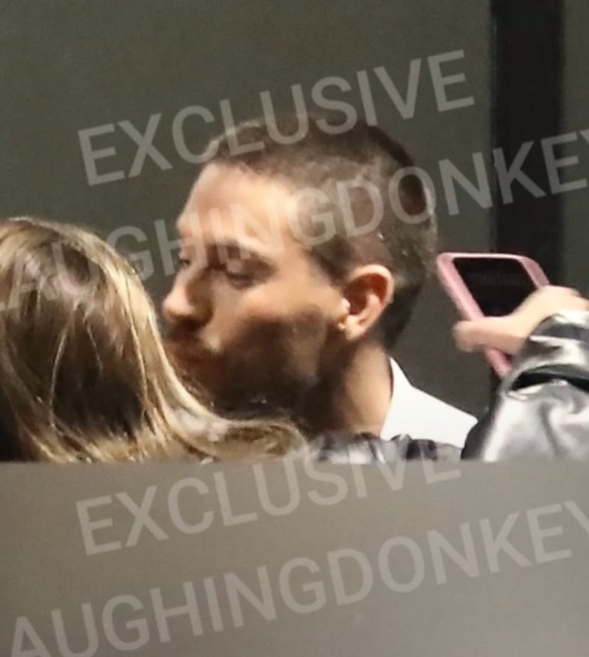 SiobhanAnne04's tweet photo. All this because these pictures were leaked earlier and fucked up her plan https://t.co/t6bzWIaJYq