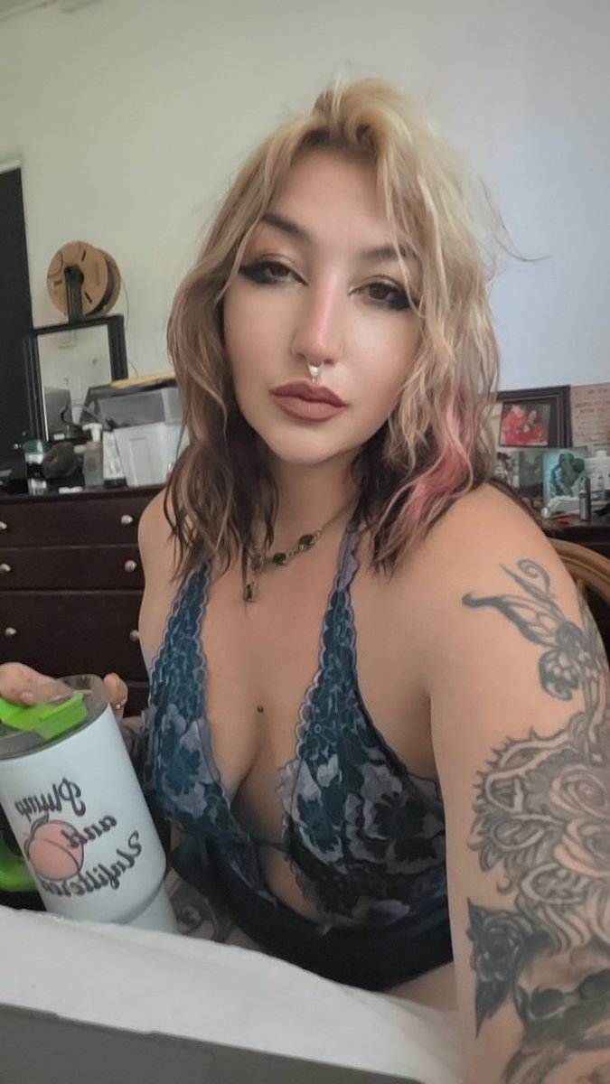 AnjaPeach's tweet photo. What would you do to have me satisfy your kink? 
I dont kink shame. (Except for the unacceptable) https://t.co/Vp6KyigIwe