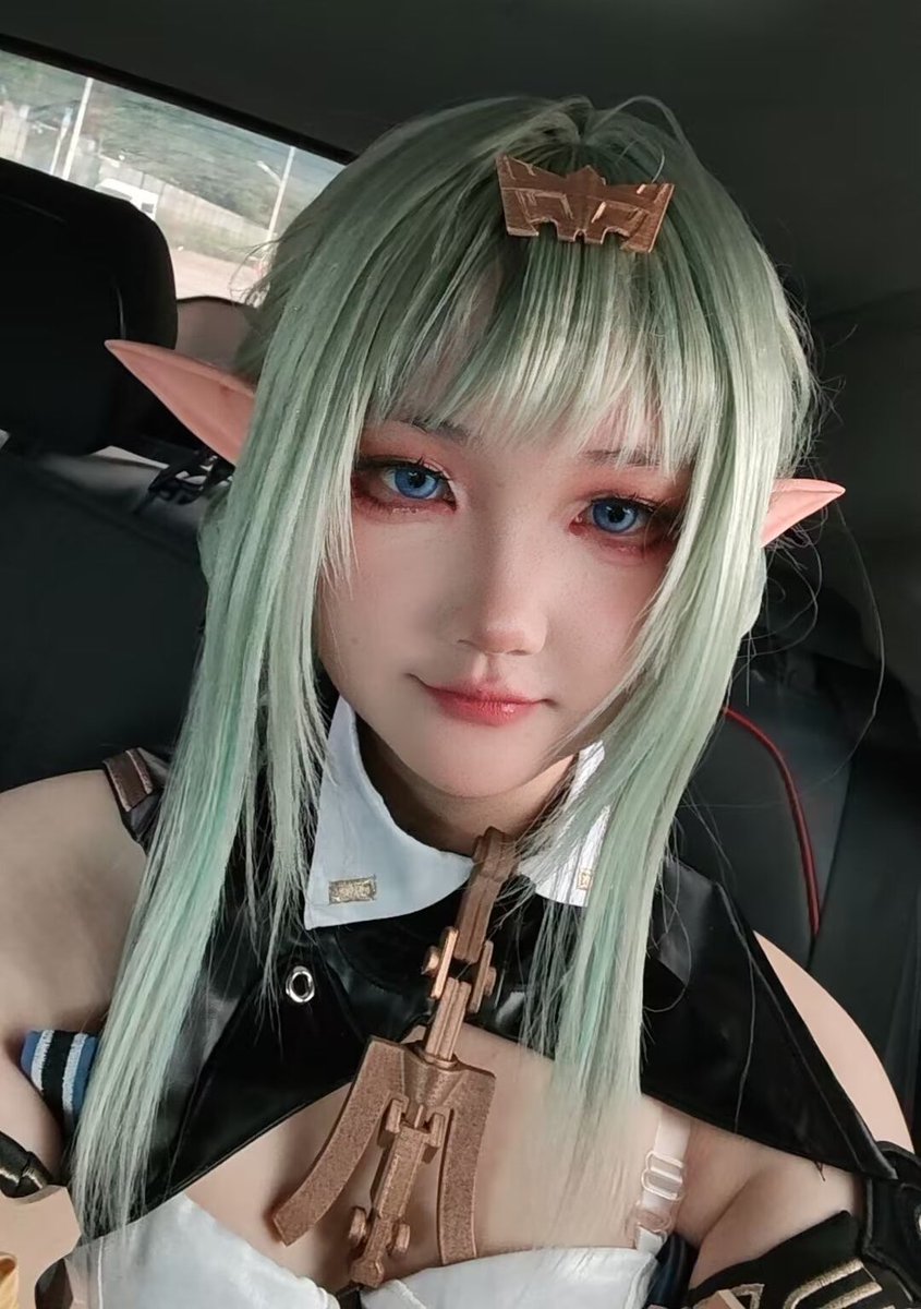 lingling11275's tweet photo. 谢⭕佚，我操。。。真骚。。。真想射在你脸上，好想知道你下面穿的什么袜子，想闻着你的丝袜脚射在你脚上，脸上，我兴奋得都睡不着，操。。真羡慕你男朋友，你cos完晚上估计被操得。。。我操。。高中没和你谈恋爱真后悔。。，穿着肉色丝袜睡不着撸射了 https://t.co/OdyLjZQVXE