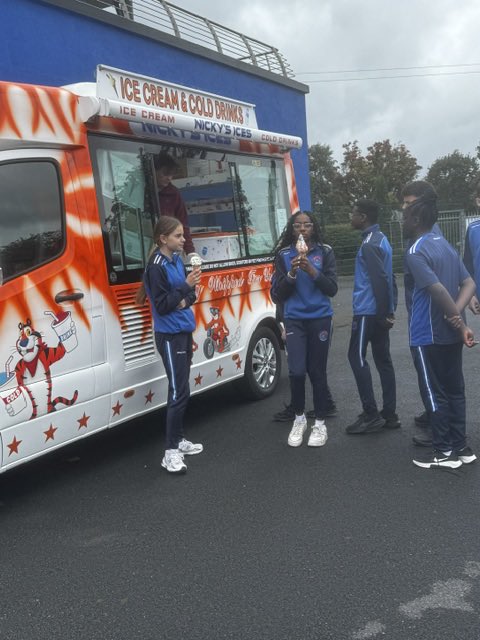 Pres_Carlow's tweet photo. 🌟🍦🥰Just some of the photos of the Meitheal Fun Day for First Years today! 
Thanks so much to our @Pres_Carlow Meitheal Team for helping making wonderful memories for our First Years and organising all of the activities. 2/2 @meithealkandle @CeistTrust https://t.co/MkJIlEtejG