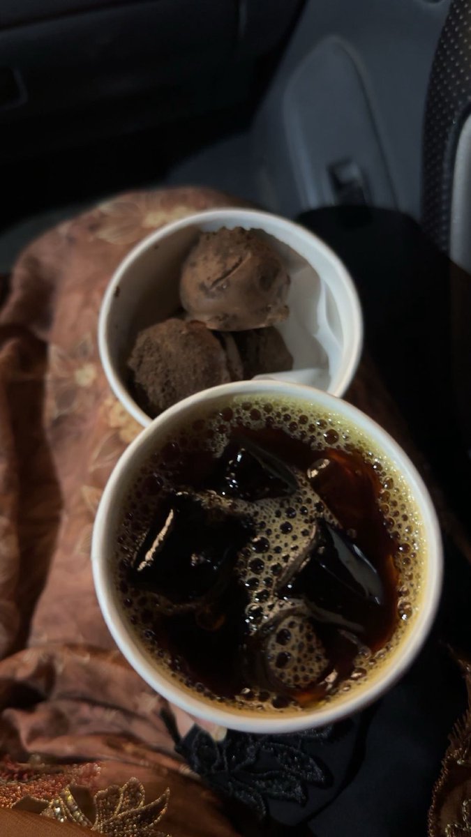 __moz3's tweet photo. اشوف الأحلام ، ماهي تشبه أحلامي
كل ماتخيّلت حلمي ضاق بي صدري !

مدري إلى الحين ماجات أجمل أيامي
أو أجمل أيامي مرّتني .. وانا مدري https://t.co/0JttYbvvmb