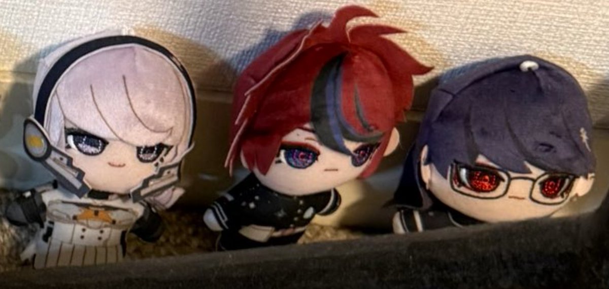 HirukoHints's tweet photo. // Using advanced plushie analysis I can say confidently that this is Hirutaku + Daruei and Nozomi is just happy to be here. https://t.co/G4tLwA9lsV