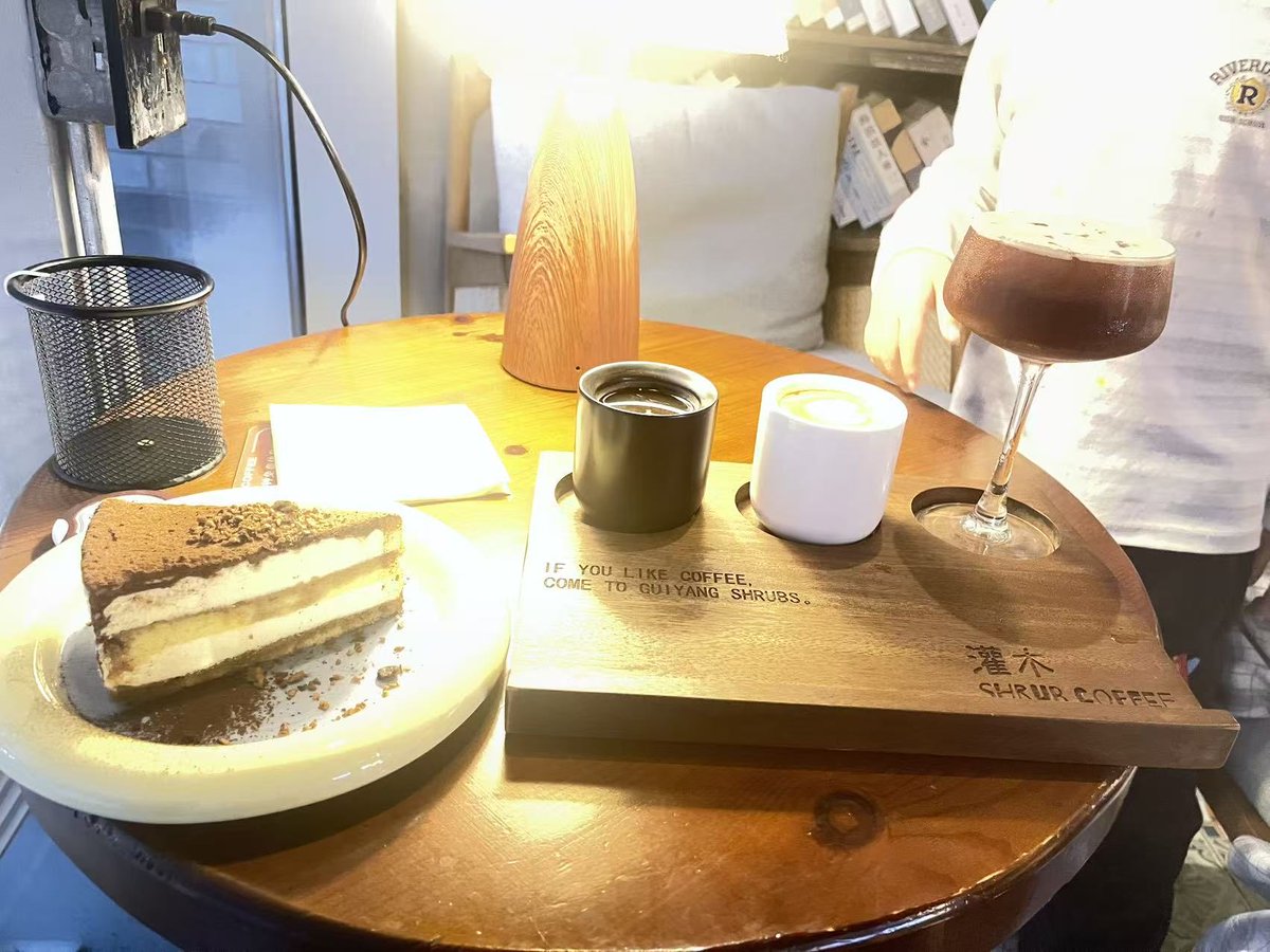 Joeebfe's tweet photo. I tried a coffee set called "one bean, three brews" recently. They use the same bean to make Americano, latte and a special signature drink. Paired with a great tiramisu. It was such a nice afternoon treat. Do you prefer classic coffee or signature drinks? https://t.co/NApOeeRLBH