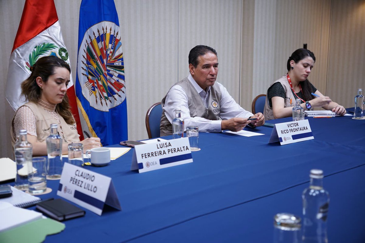OEA_oficial's tweet photo. El Jefe de la Misión de Expertos Electorales de la #OEAenPerú, @VictorRicoF, se reunió con Percy Medina, Jefe de Misión de @Int_IDEA en el país, para intercambiar perspectivas sobre el proceso electoral y la jornada de las #ERM2026 de este domingo. https://t.co/hVF3ZwCzTh