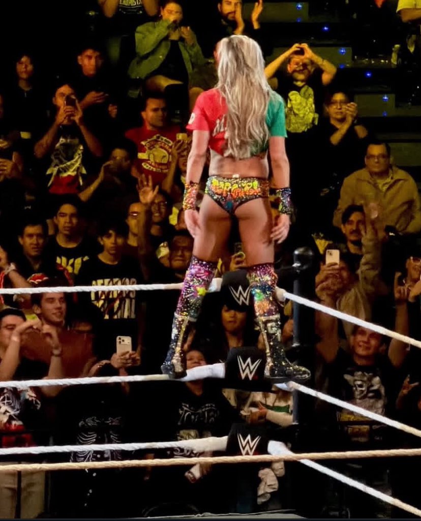 charlottewwe_pv's tweet photo. It’s your Queen 👑😉 Who’s been waiting for me? Drop a ❤️ and let me know you’re here! https://t.co/81Mwm9hDQP