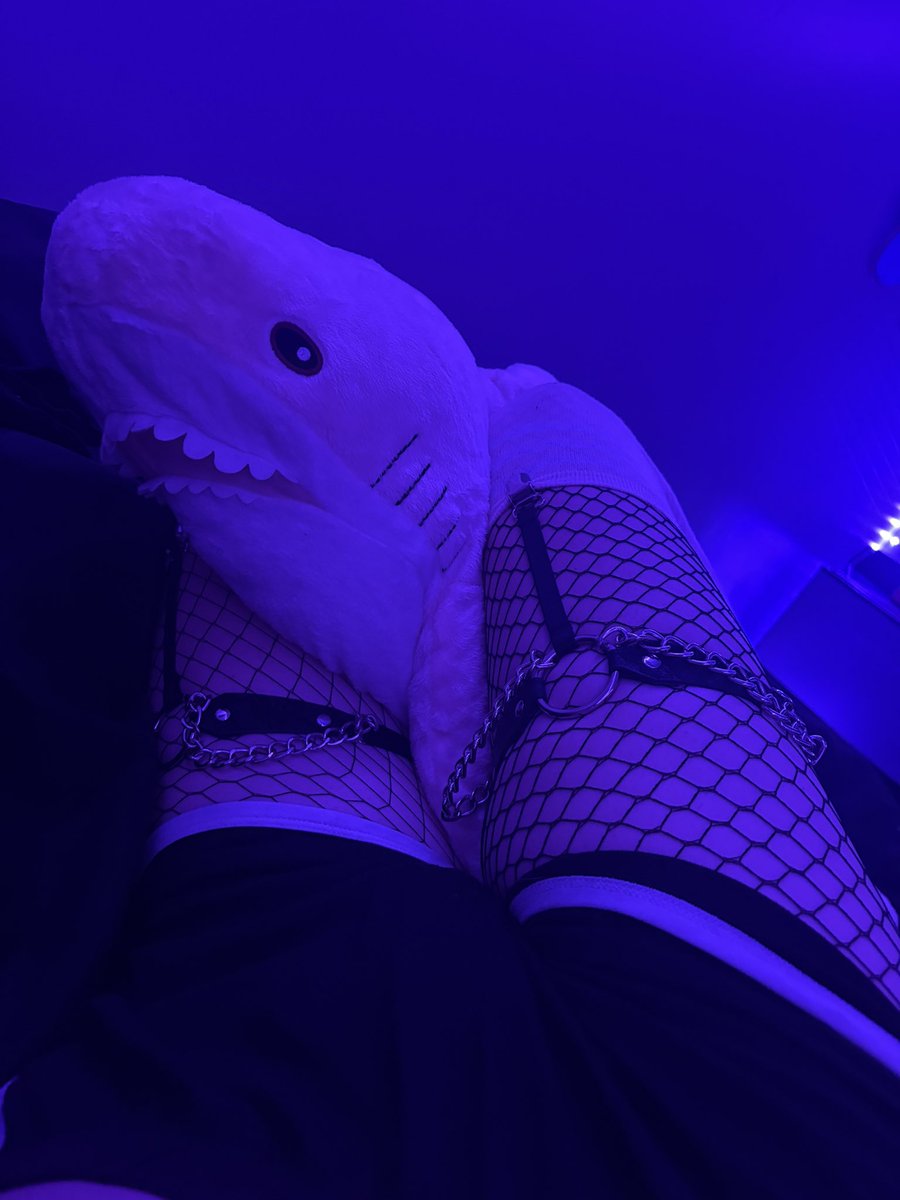 ItsG0LF's tweet photo. He’s trapped in thigh jail >w< https://t.co/4XzyQzxxYP
