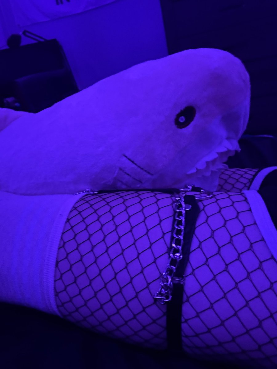 ItsG0LF's tweet photo. He’s trapped in thigh jail >w< https://t.co/4XzyQzxxYP