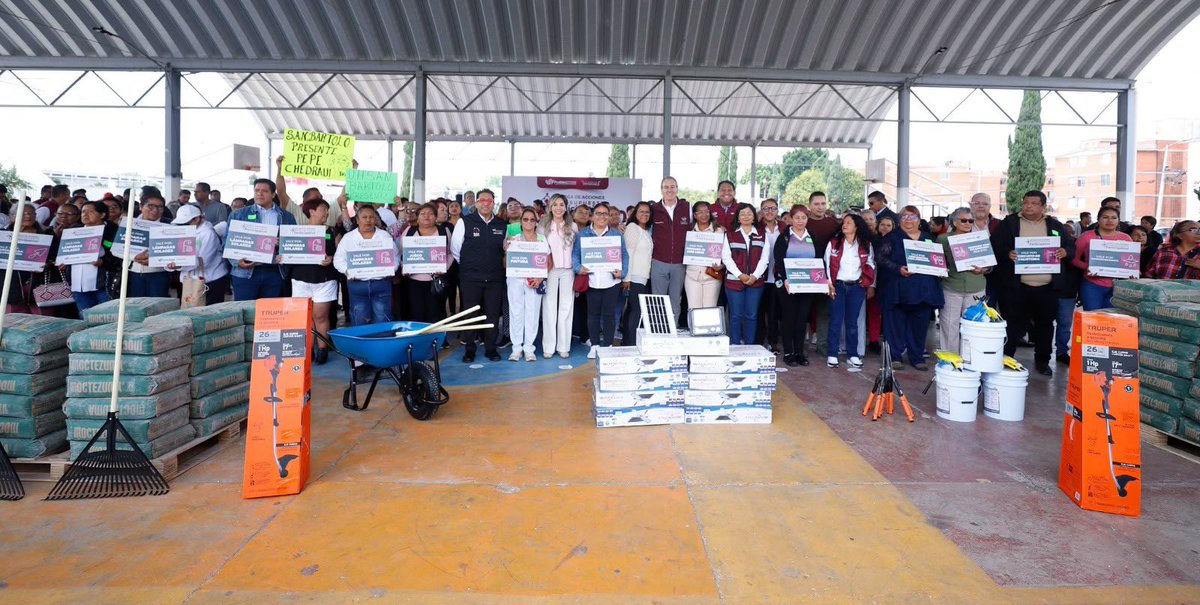 pepechedrauimx's tweet photo. Ustedes deciden qué necesita su Unidad Habitacional y en equipo lo hacemos realidad. 🏘️

Con el Presupuesto Participativo entregamos apoyos como lámparas solares, pintura, impermeabilizantes y más, para mejorar los espacios comunes en Unidades Habitacionales del Sur de la Capital. 🌳