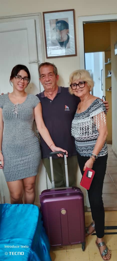 alekno26's tweet photo. Llega ayuda a #Cuba desde Bélgica, esta vez de la mano de la querida compatriota Arlenz Arean, quien entregó al Proyecto "A Cuba hay que quererla" la donación enviada por amigos latinoamericanos  y el Proyecto Vitrales.

#CubaNoEsUnaAmenaza, el bloqueo sí! https://t.co/r4k9e8p2uF