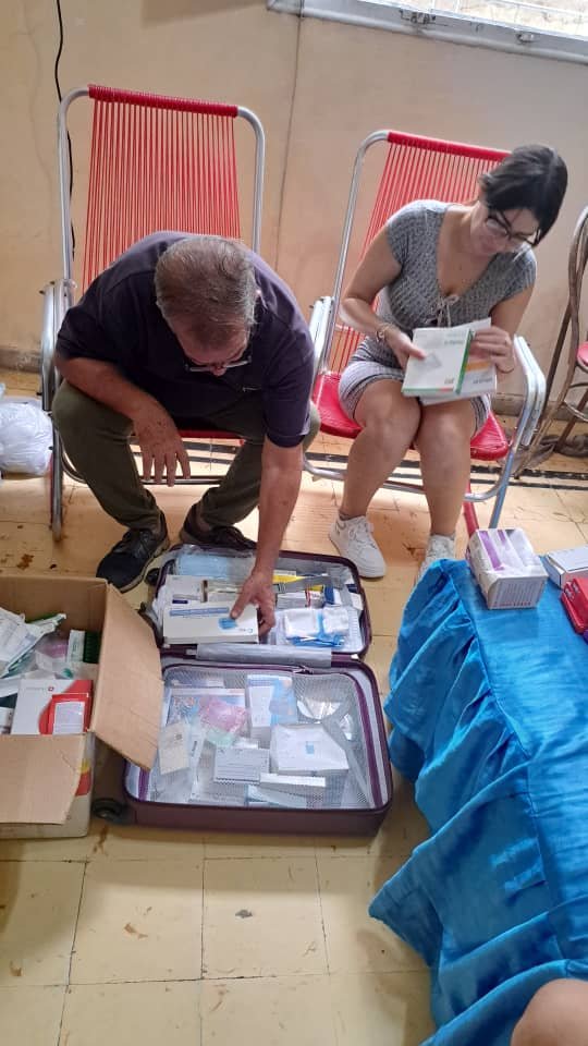 alekno26's tweet photo. Llega ayuda a #Cuba desde Bélgica, esta vez de la mano de la querida compatriota Arlenz Arean, quien entregó al Proyecto "A Cuba hay que quererla" la donación enviada por amigos latinoamericanos  y el Proyecto Vitrales.

#CubaNoEsUnaAmenaza, el bloqueo sí! https://t.co/r4k9e8p2uF