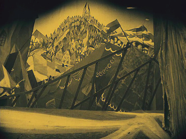 TheCinesthetic's tweet photo. Das Cabinet Des Dr. Caligari (1920) dir. Robert Wiene https://t.co/9lcawsANdF