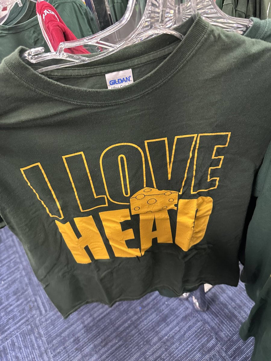 mandym00dy's tweet photo. …interesting thrift find https://t.co/FkYXtvn4XS