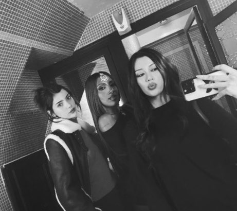 yoonarapilled's tweet photo. Lara attending the Loewe after party with Megan https://t.co/RUnH7N4dJ2