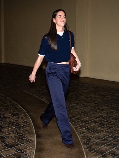 caitlinclark_10's tweet photo. To everyone who supported me throughout the season, THANK YOU!🏀❤️
I love and appreciate you all
more than you know!🥹❤️
Now let me
see those pointing fingers 👆☝️👉in the comments!
#indianafever
#Basketball #wnba https://t.co/OFIM9ymVBG