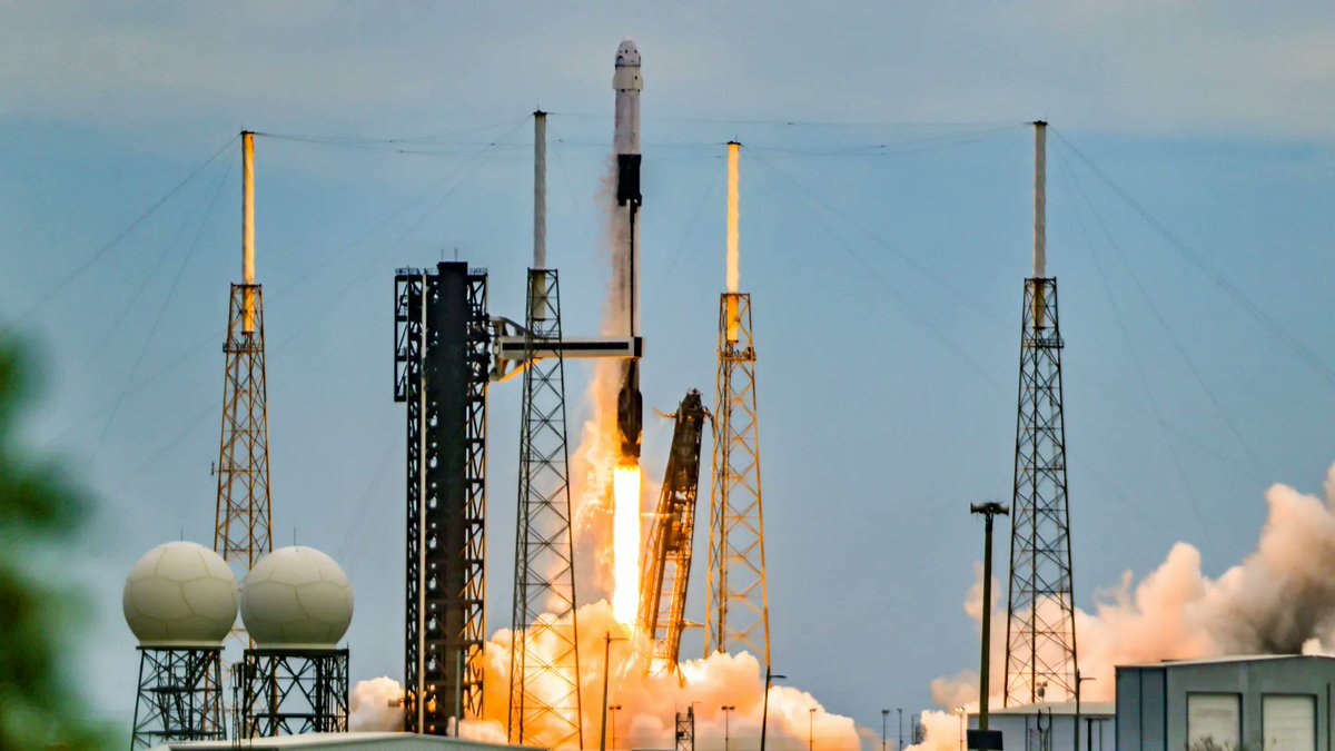 CarlChe29825344's tweet photo. SpaceX 的猎鹰 9 号火箭将四名宇航员送往国际空间站
2026 年 10 月 1 日，SpaceX 的猎鹰 9 号火箭从佛罗里达州卡纳维拉尔角太空军基地的 40 号航天发射场发射升空，将四名宇航员送往国际空间站，执行 NASA 的 SpaceX Crew-13 任务。 https://t.co/DposDMfwO9