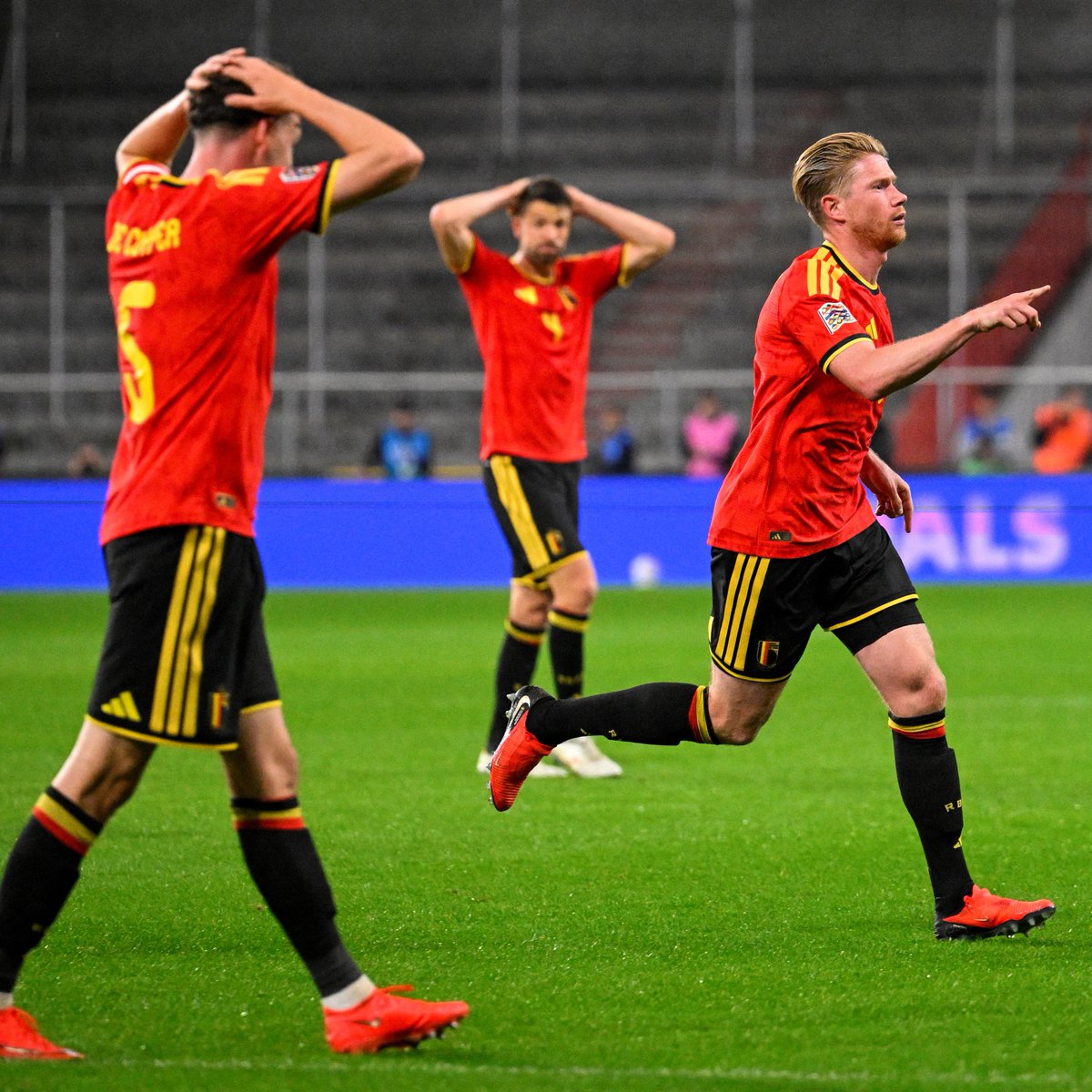 fifaworldcup_fr's tweet photo. La seule réaction possible au bijou de KDB 🙆‍♂️🇧🇪

#FIFAWorldCup https://t.co/3bY0Sx0Ero