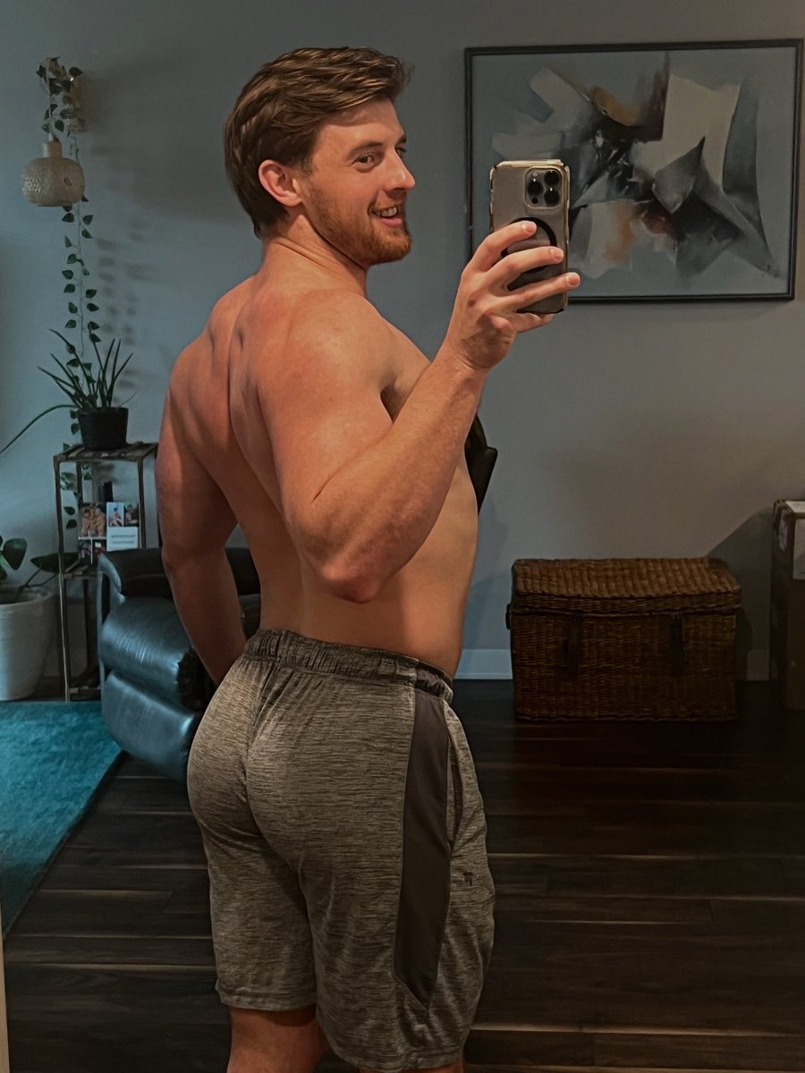 trainertrevvv's tweet photo. Happy fat butt Friday https://t.co/PDILj2LQBL