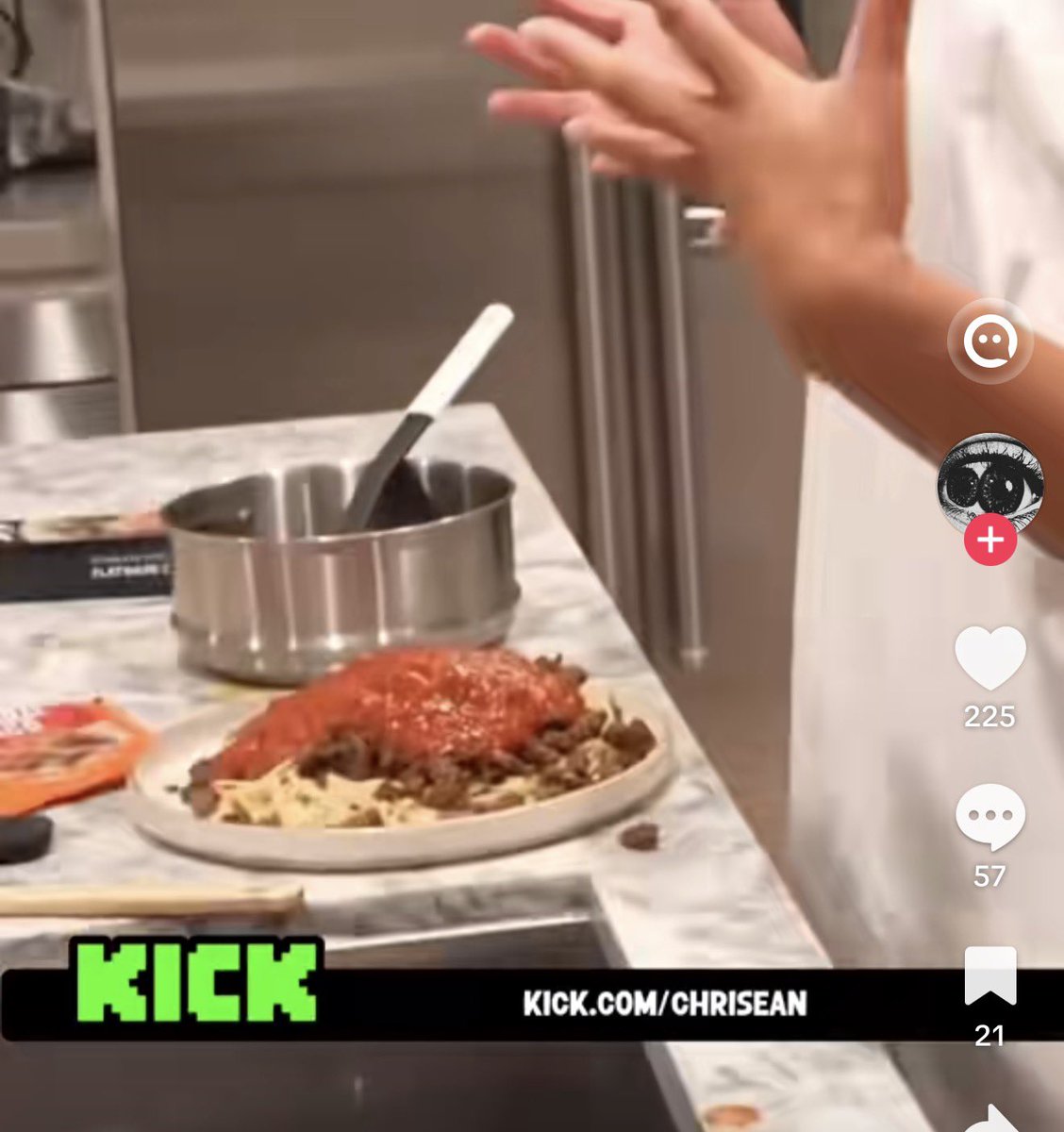 ijusdontgiveAF's tweet photo. @CaughtClipn The only mothafvcking thing disrespectful in that video was the mothafvcking spaghetti she made. You cannot make some BS like this and get offended by anything ever in life again. Especially someone not wanting to eat your food. I know you fvcking lying. https://t.co/PArmH8BqaC