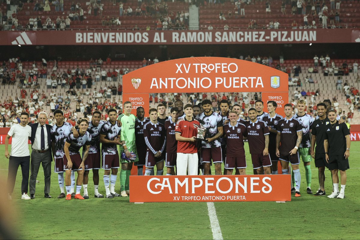 AstonVilla's tweet photo. A pleasure @SevillaFC 🤝

Thank you for having us ☺️ https://t.co/yu0H79UbkJ