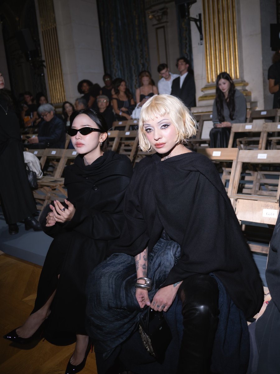 erick1940disk's tweet photo. Mon Laferte en Paris Fashion Week en el desfile del diseñador Yohji Yamamoto

#monlaferte #ParisFashiomWeek https://t.co/RFEQhdvNBL