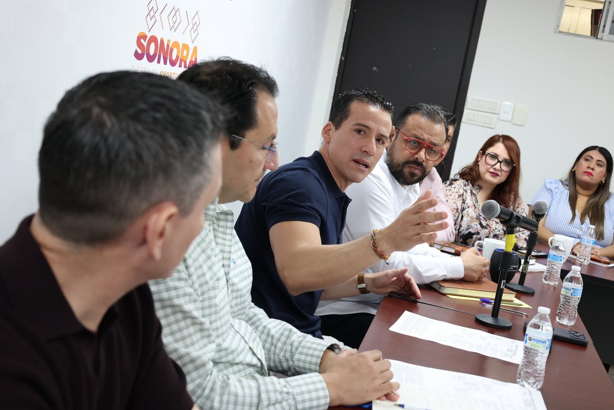 IssstesonGob's tweet photo. 1/3

ISSSTESON abrió sus puertas a un espacio de encuentro y diálogo con el juez decimoprimero de Distrito Antonio Mora Diez, el magistrado Israel Hernández Tirado y el secretario de juzgado Oswaldo Martínez Gutiérrez. https://t.co/TcqHF3Bxyl